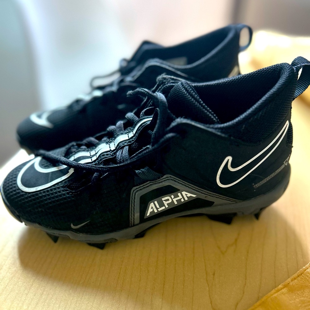 Nike Black Sneakers Sleek Design Athletic Performance